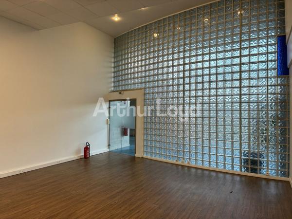 Bureaux à louer à Tourcoing espaces flexibles modulaires avec jardin