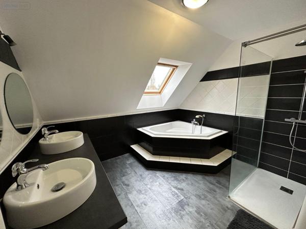 Propriete à vendre à Amboise dans l'Indre-et-Loire (37400), ref : 12101/1183   
CENTRE BOURG