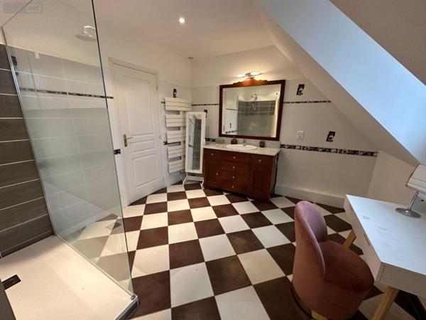 Propriete à vendre à Amboise dans l'Indre-et-Loire (37400), ref : 12101/1183   
CENTRE BOURG