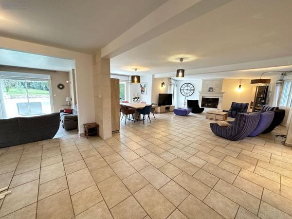 Propriete à vendre à Amboise dans l'Indre-et-Loire (37400), ref : 12101/1183   
CENTRE BOURG