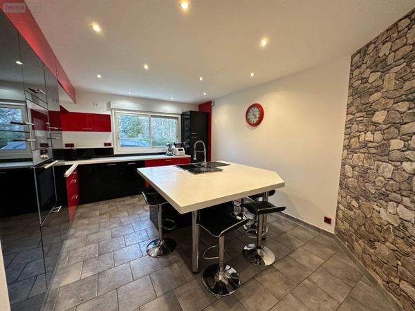 Propriete à vendre à Amboise dans l'Indre-et-Loire (37400), ref : 12101/1183   
CENTRE BOURG