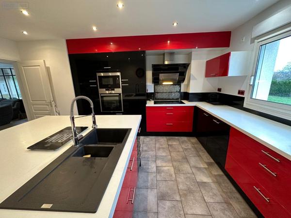 Propriete à vendre à Amboise dans l'Indre-et-Loire (37400), ref : 12101/1183   
CENTRE BOURG