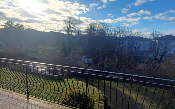 Maison à vendre    3 pièces • 105,28 m2 Saint-Étienne-de-Saint-Geoirs