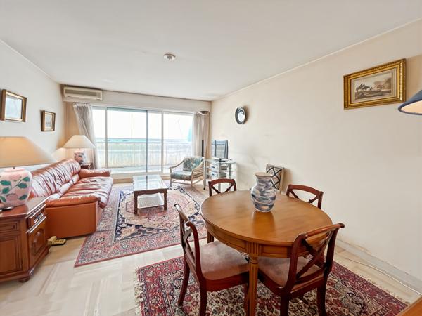 Appartement 2P, Double garage, cave , résidence avec piscine