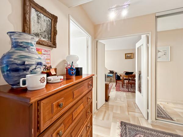 Appartement 2P, Double garage, cave , résidence avec piscine