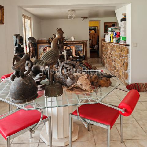 Magnifique propriéte 675 m²env+piscine+7000m² jardin+22hec forêt