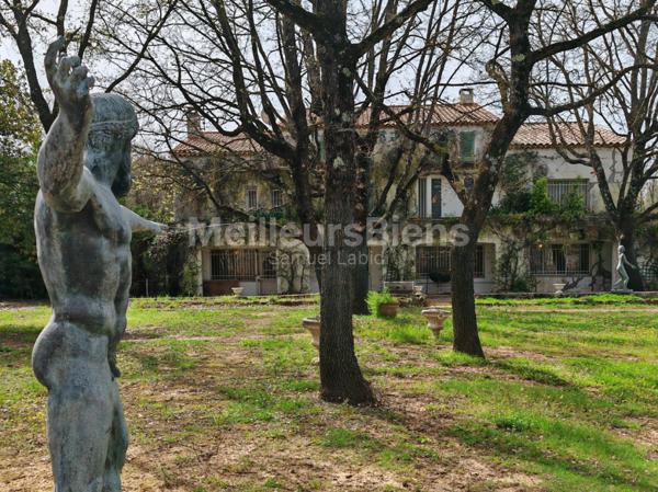 Magnifique propriéte 675 m²env+piscine+7000m² jardin+22hec forêt