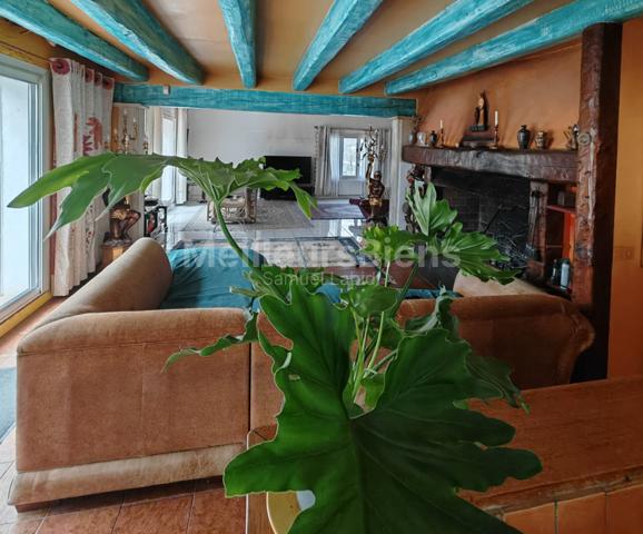 Magnifique propriéte 675 m²env+piscine+7000m² jardin+22hec forêt