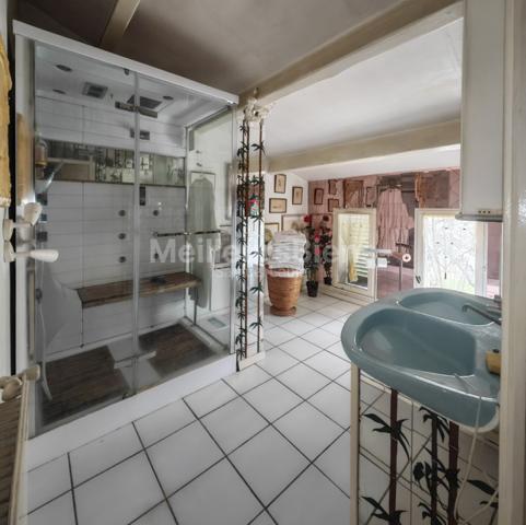 Magnifique propriéte 675 m²env+piscine+7000m² jardin+22hec forêt