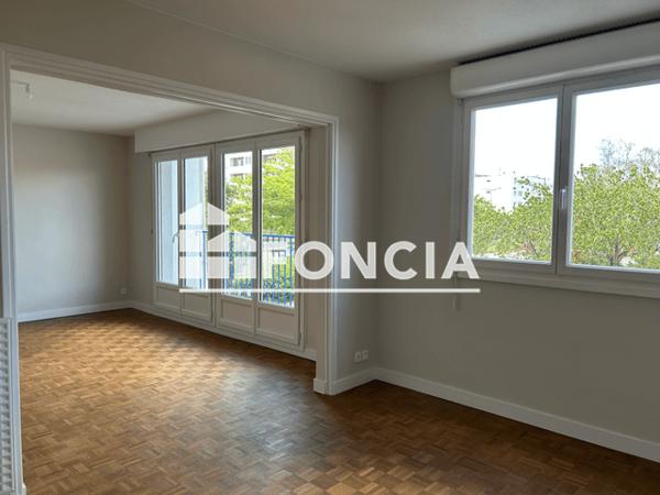 Location Appartement 4 pièces 75 m² - 71 AVENUE KESLER DEVILLERS Lanester 56600