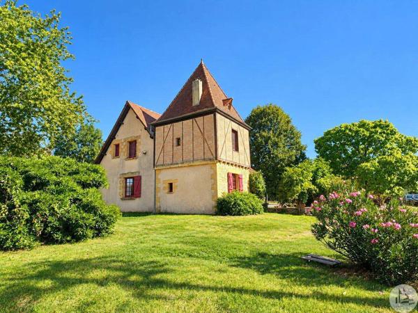 Périgourdine avec pigeonnier en Dordogne.