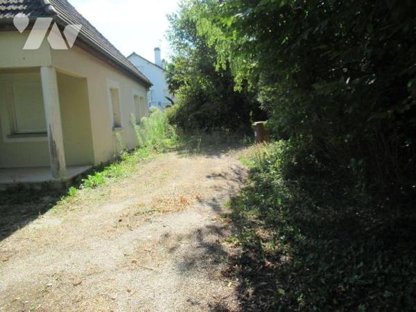 A vendre à saint André les vergers local professionnel de plain pieds vous disposerez d' une su...