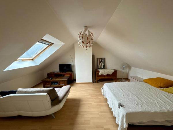 Pavillon 4 chambres + bureau sur terrain de 557m2