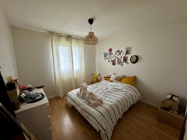 Pavillon 4 chambres + bureau sur terrain de 557m2