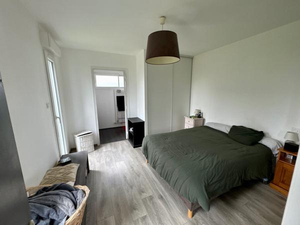 Pavillon 4 chambres + bureau sur terrain de 557m2