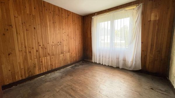 Maison à rénover dans le bourg de Crac'h avec près de 1000 m² de terrain constructible