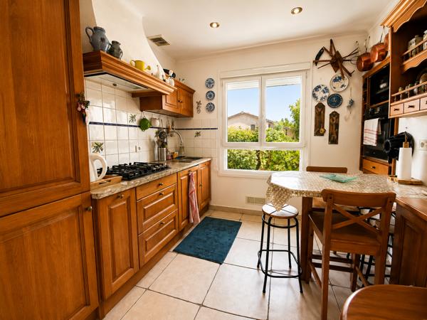Maison tout confort dans quartier calme sur un grand terrain de plus de 1000m2