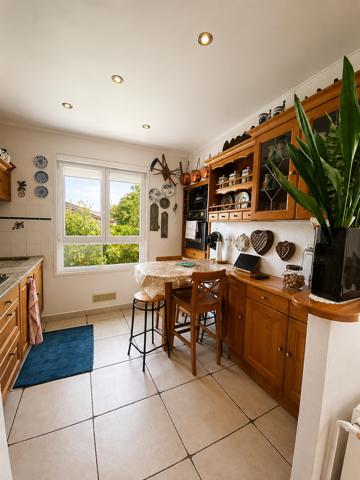 Maison tout confort dans quartier calme sur un grand terrain de plus de 1000m2