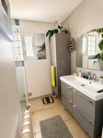 Maison tout confort dans quartier calme sur un grand terrain de plus de 1000m2