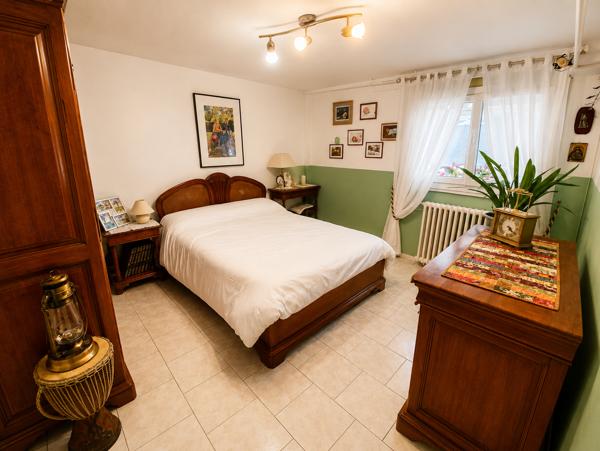Maison tout confort dans quartier calme sur un grand terrain de plus de 1000m2