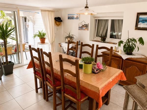 Maison tout confort dans quartier calme sur un grand terrain de plus de 1000m2