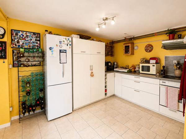 Maison tout confort dans quartier calme sur un grand terrain de plus de 1000m2