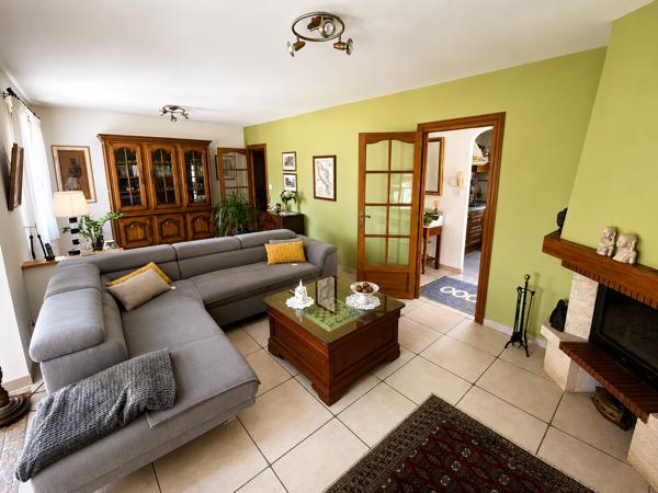 Maison tout confort dans quartier calme sur un grand terrain de plus de 1000m2