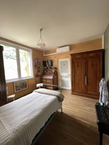 Civray Maison rénovée 73 m2, Terrain 1 425 m2 ,Volumes exi