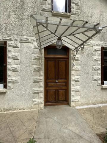 Civray Maison rénovée 73 m2, Terrain 1 425 m2 ,Volumes exi