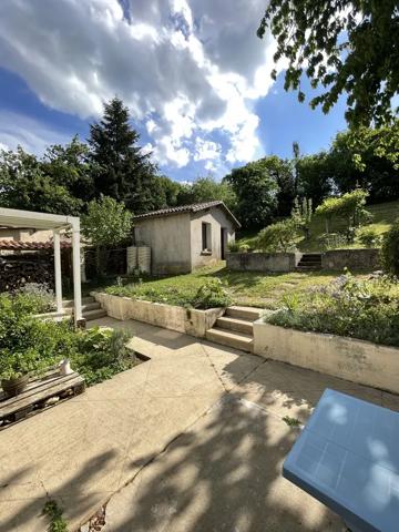 Civray Maison rénovée 73 m2, Terrain 1 425 m2 ,Volumes exi