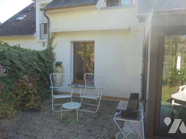 Beaugency, Pavillon, Loiret (45)

Pavillon en très bon état d'entretien, accolé des 2 côtés, co...