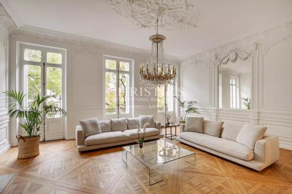 Jardin Public – Appartement de réception de 205m² avec balcons