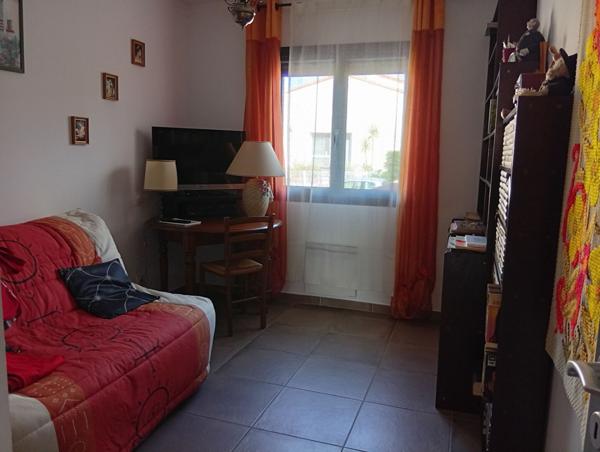 Latour bas Elne, quartier calme, villa 3 faces en plain pied de 2016 avec 3 chambres dont une suite parentale....