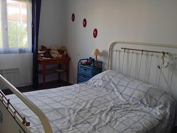 Latour bas Elne, quartier calme, villa 3 faces en plain pied de 2016 avec 3 chambres dont une suite parentale....