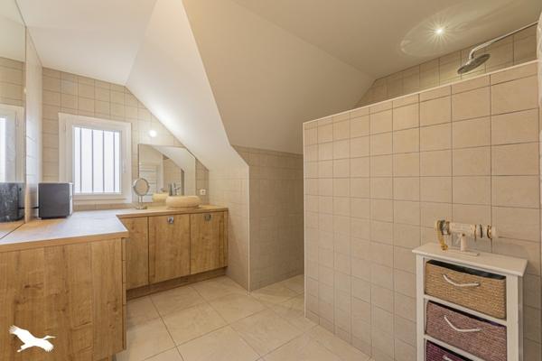 Maison à vendre |  Chargé |  7 pièces | 208 m²