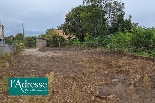 VILLENAVE D'ORNON - Terrain en angle de rue de plus de 500 proche commerces