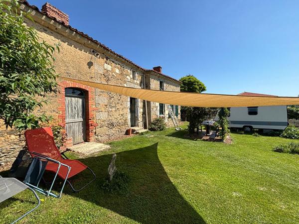 Maison en pierre à rénover avec Grange et terrain constructible ! D6034
