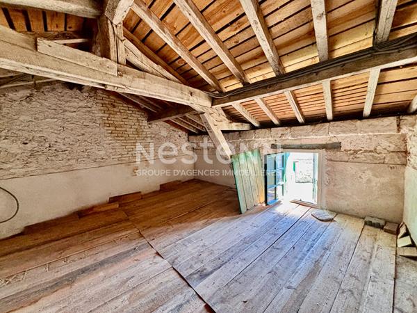 Maison en pierre à rénover avec Grange et terrain constructible ! D6034