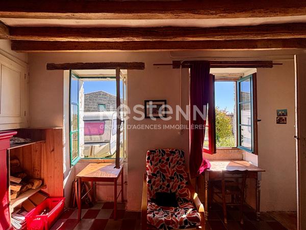 Maison en pierre à rénover avec Grange et terrain constructible ! D6034