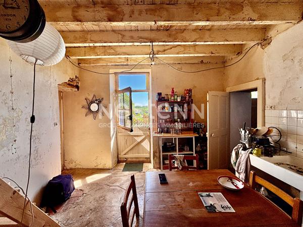 Maison en pierre à rénover avec Grange et terrain constructible ! D6034