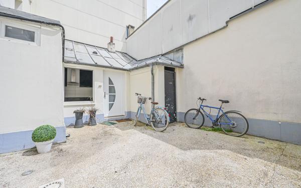 Appartement à vendre    1 pièce • 43,80 m2 Paris 12