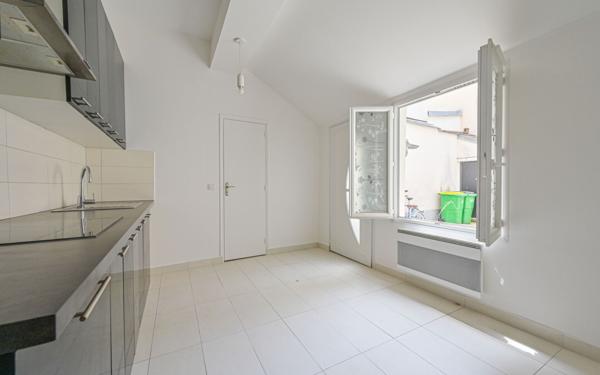 Appartement à vendre    1 pièce • 43,80 m2 Paris 12