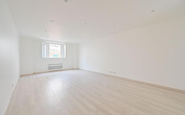 Appartement à vendre    1 pièce • 43,80 m2 Paris 12