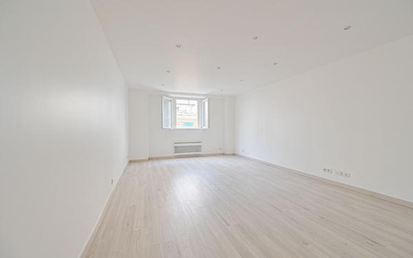 Appartement à vendre    1 pièce • 43,80 m2 Paris 12
