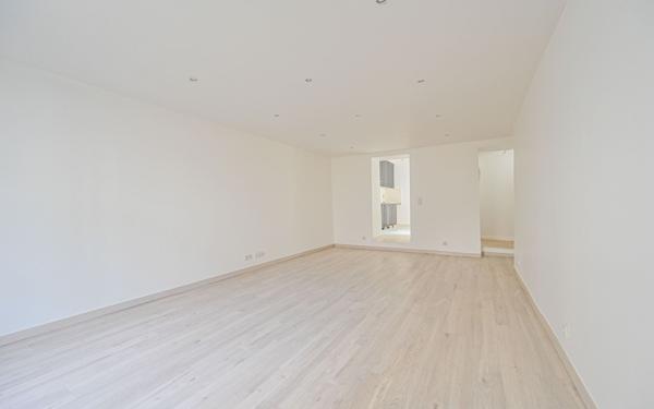 Appartement à vendre    1 pièce • 43,80 m2 Paris 12