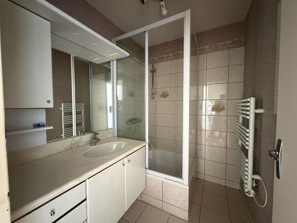 Spacieux appartement 3 pièces et garage fermé  Olivet val