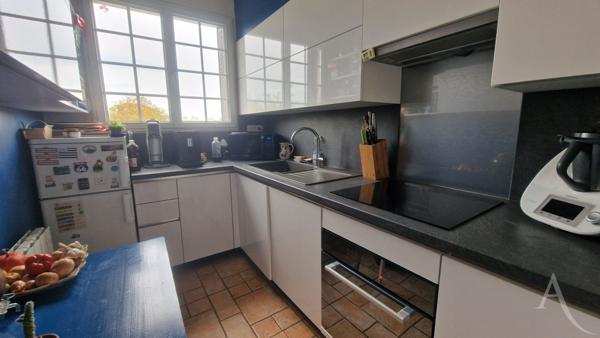 Maison à Mantes La Jolie sur S/sol total, 3 chambres et environ 230m² de terrain