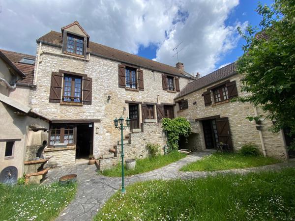 Maison à FOLLAINVILLE-DENNEMONT, 78520 - 8 pièces 162m²