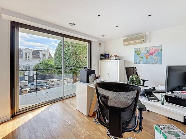 Bureau Suresnes 5 pièce(s) 230 m2