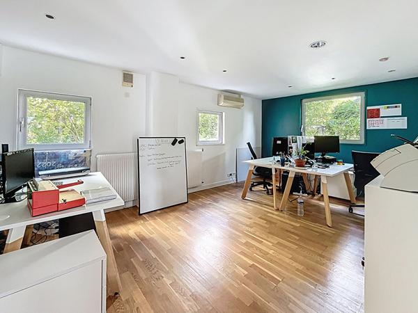 Bureau Suresnes 5 pièce(s) 230 m2